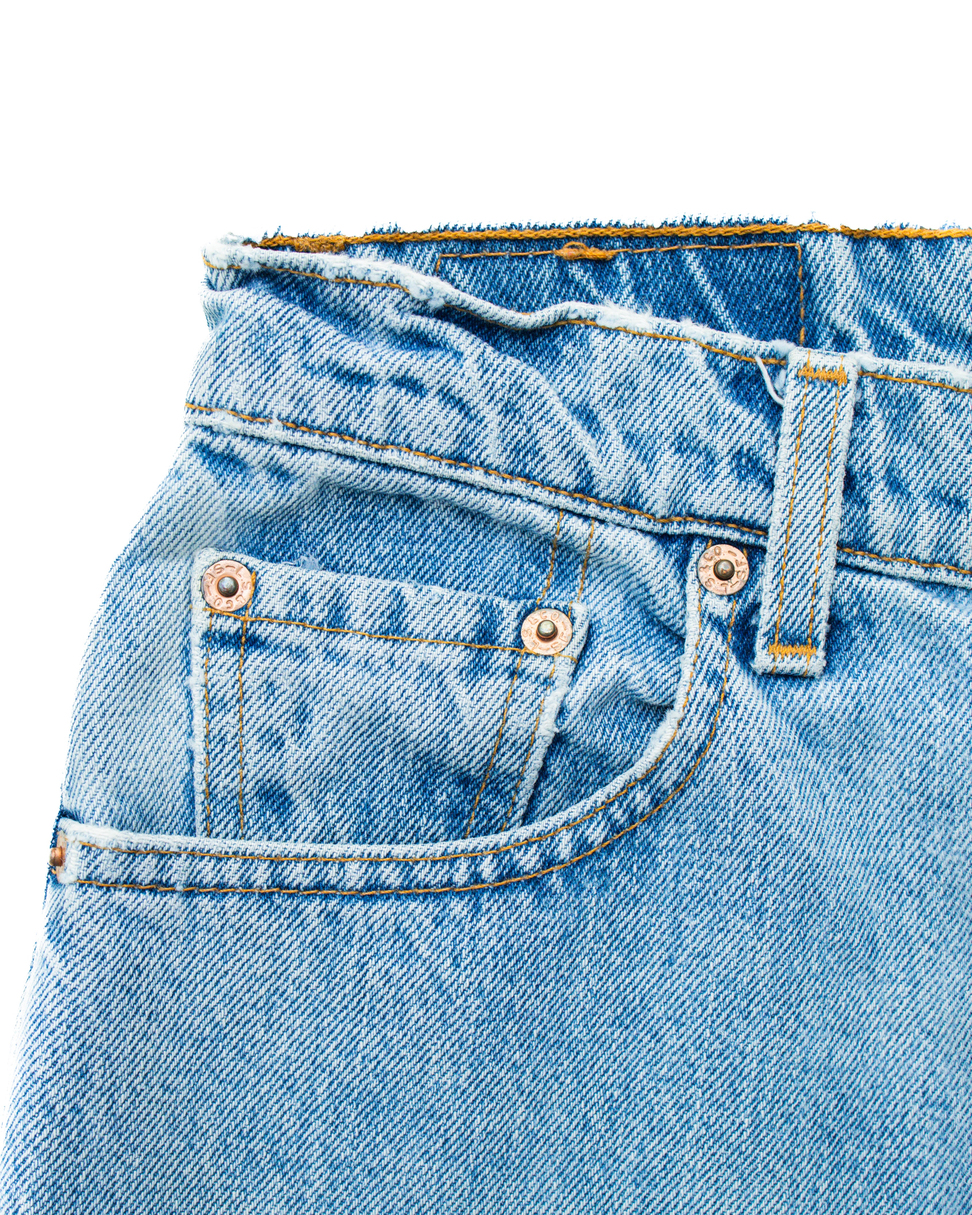 1990s Levi's 550 Relaxed Taper Fit Light Wash Denim (26x30)