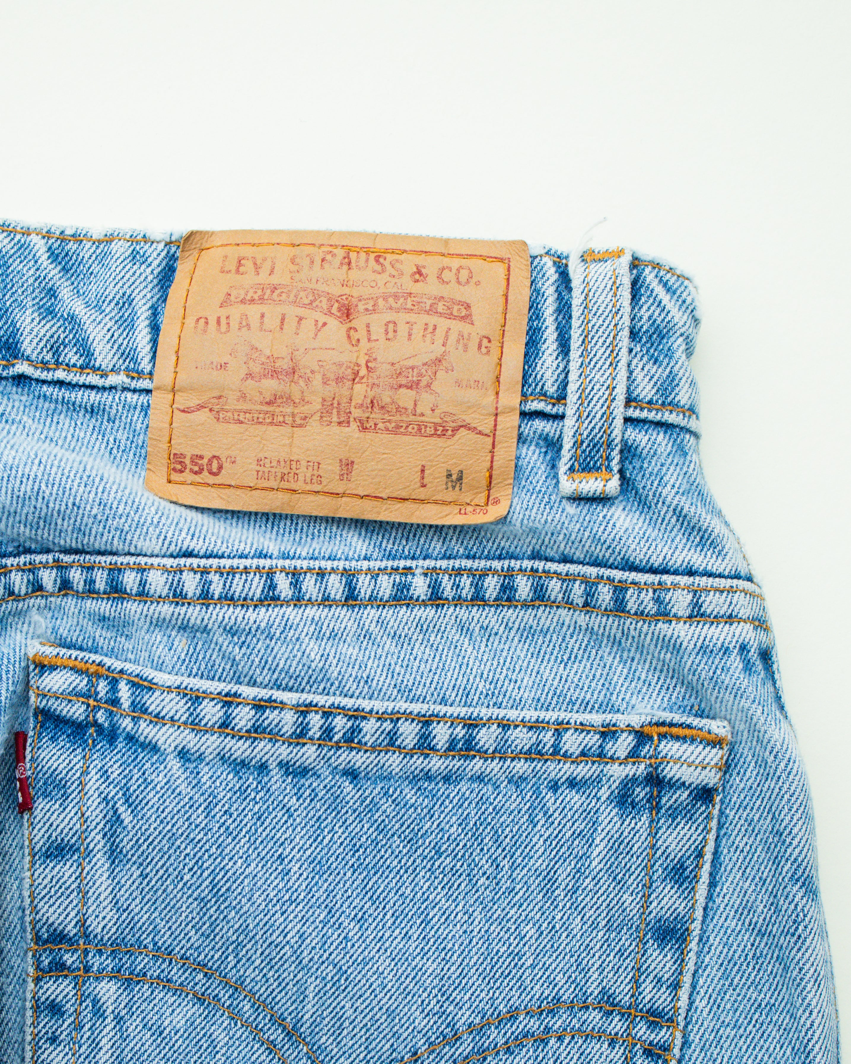 1990s Levi's 550 Relaxed Taper Fit Light Wash Denim (26x30)