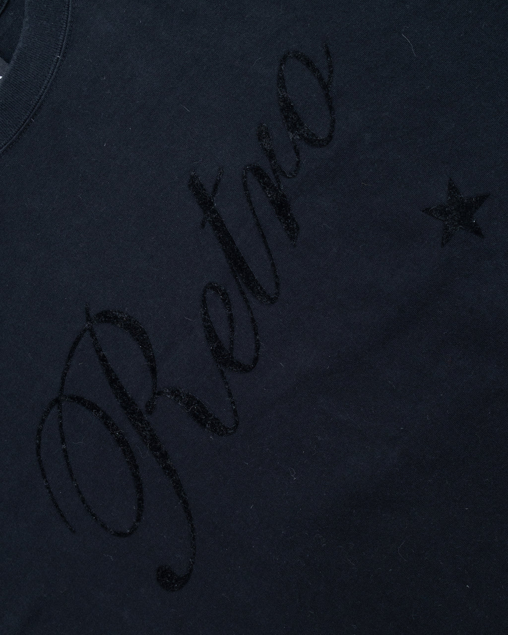 2002 Neighborhood Retro Transmutation Black Flocked Felt T